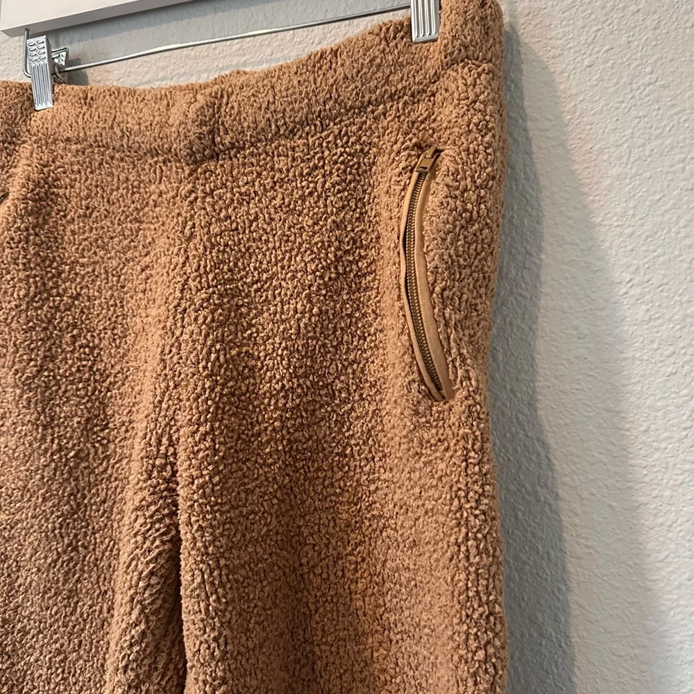 SKIMS Cozy Knit Set - Cropped Pullover & Drawstring Legging - Picture 8 of 9
